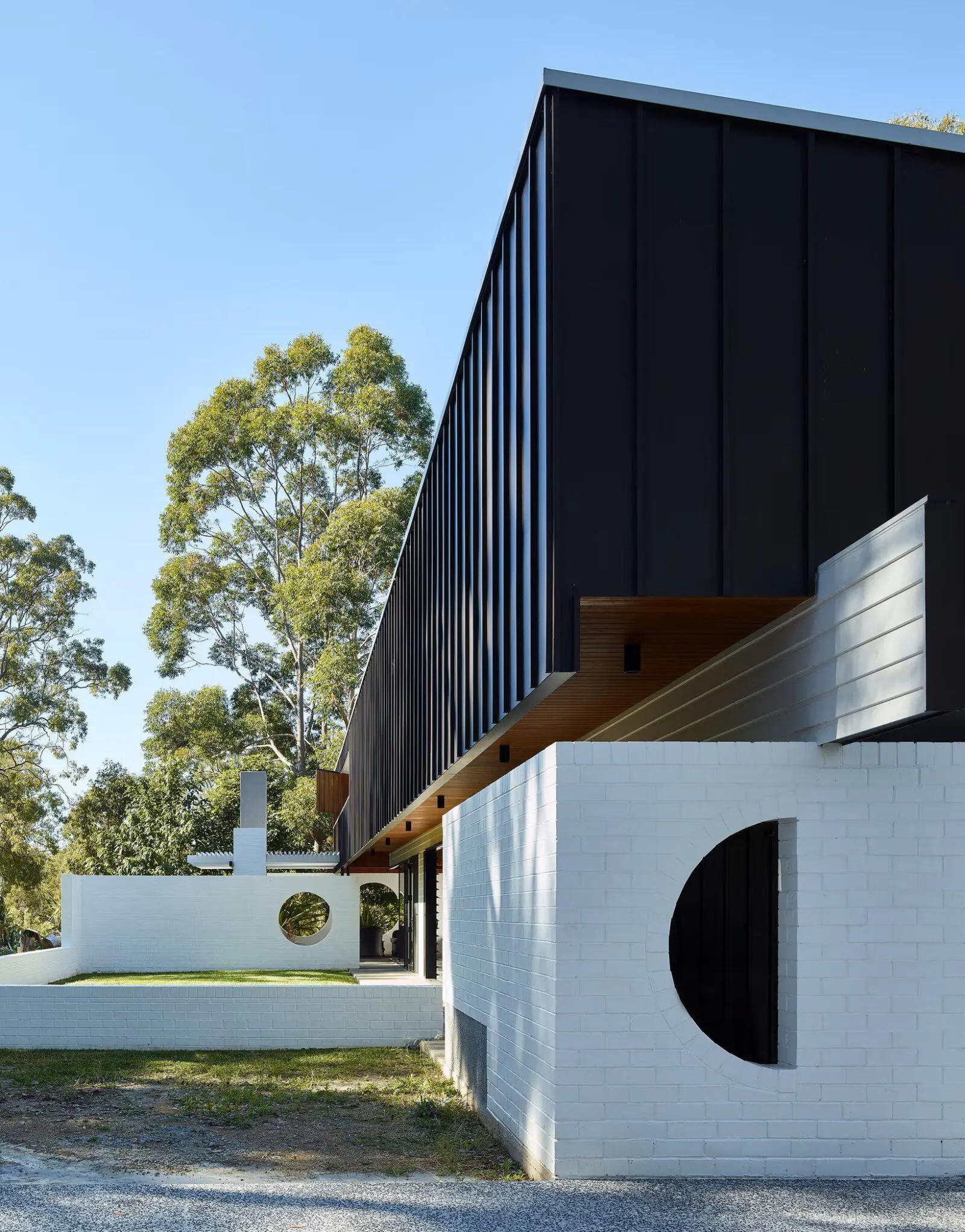 Rendered wall built with common render bricks