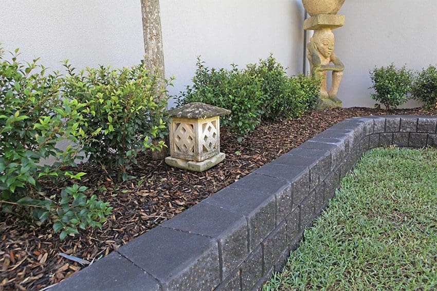 Miniwall Garden Wall Blocks shown in curved garden wall
