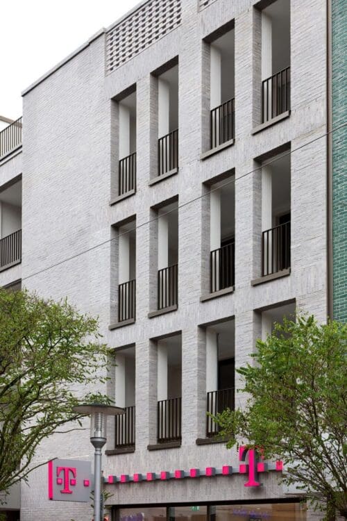 Janinhoff MSZ-14/2B light grey brick facade with recessed windows in Bremen